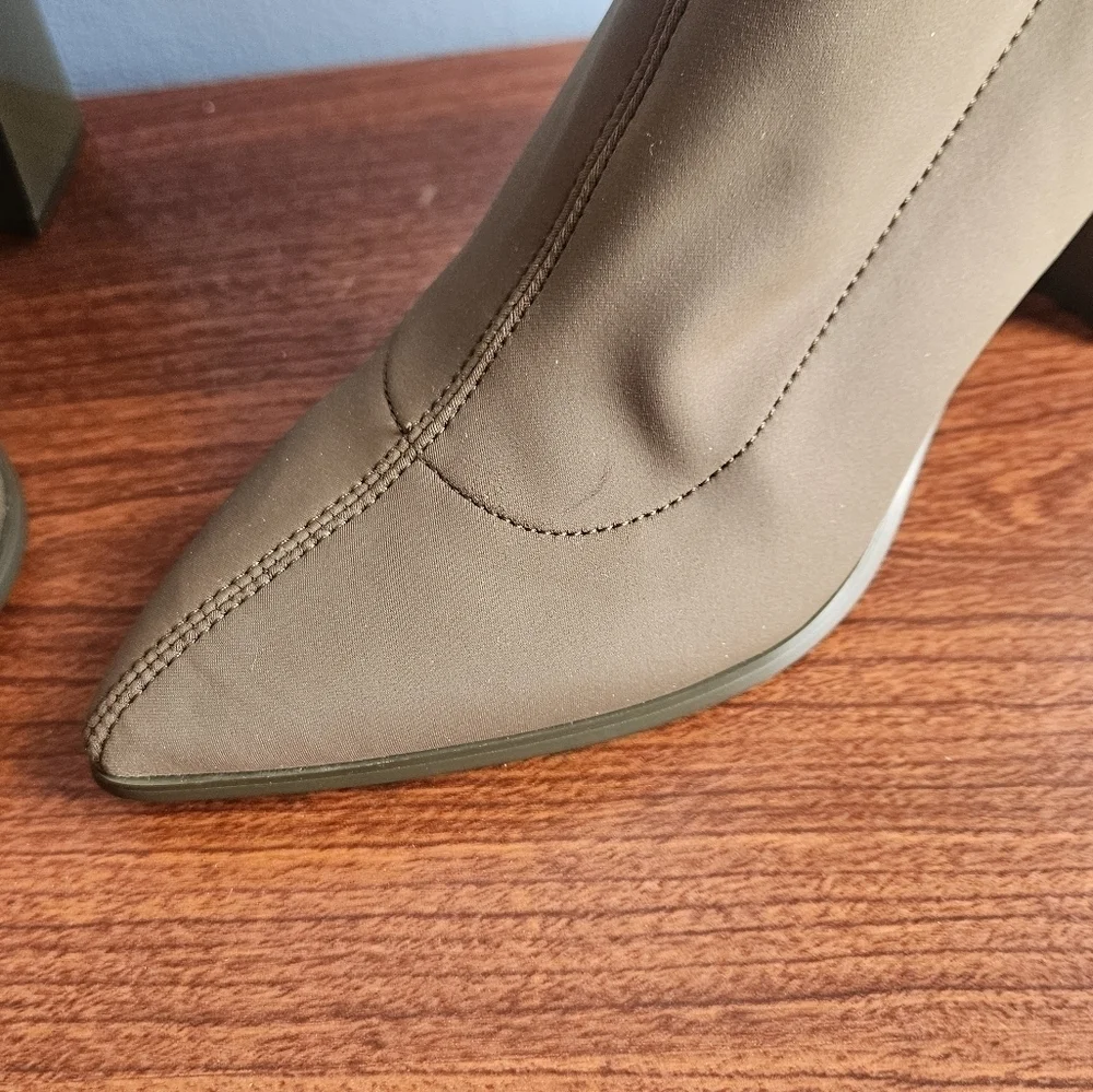 Aldo Adwigocia Sock Boots Size 6 Block heel Zip Closure Rubber sole GREEN
